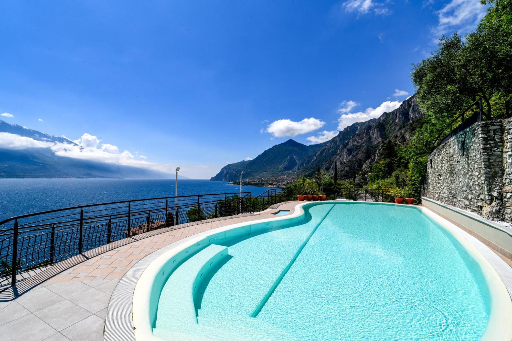Hotel Villa Dirce Limone sul Garda Esterno foto