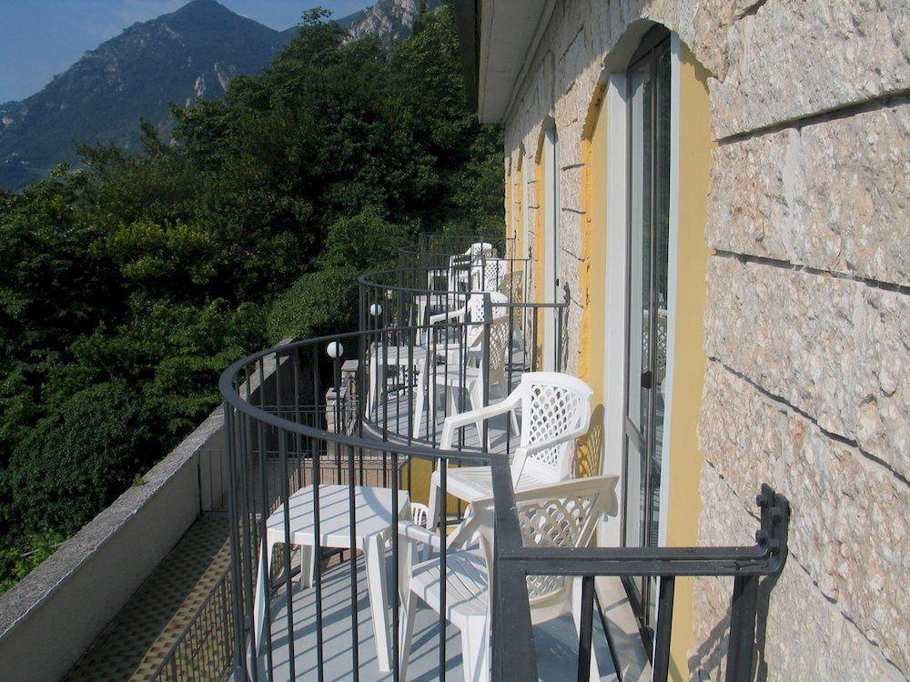 Hotel Villa Dirce Limone sul Garda Esterno foto