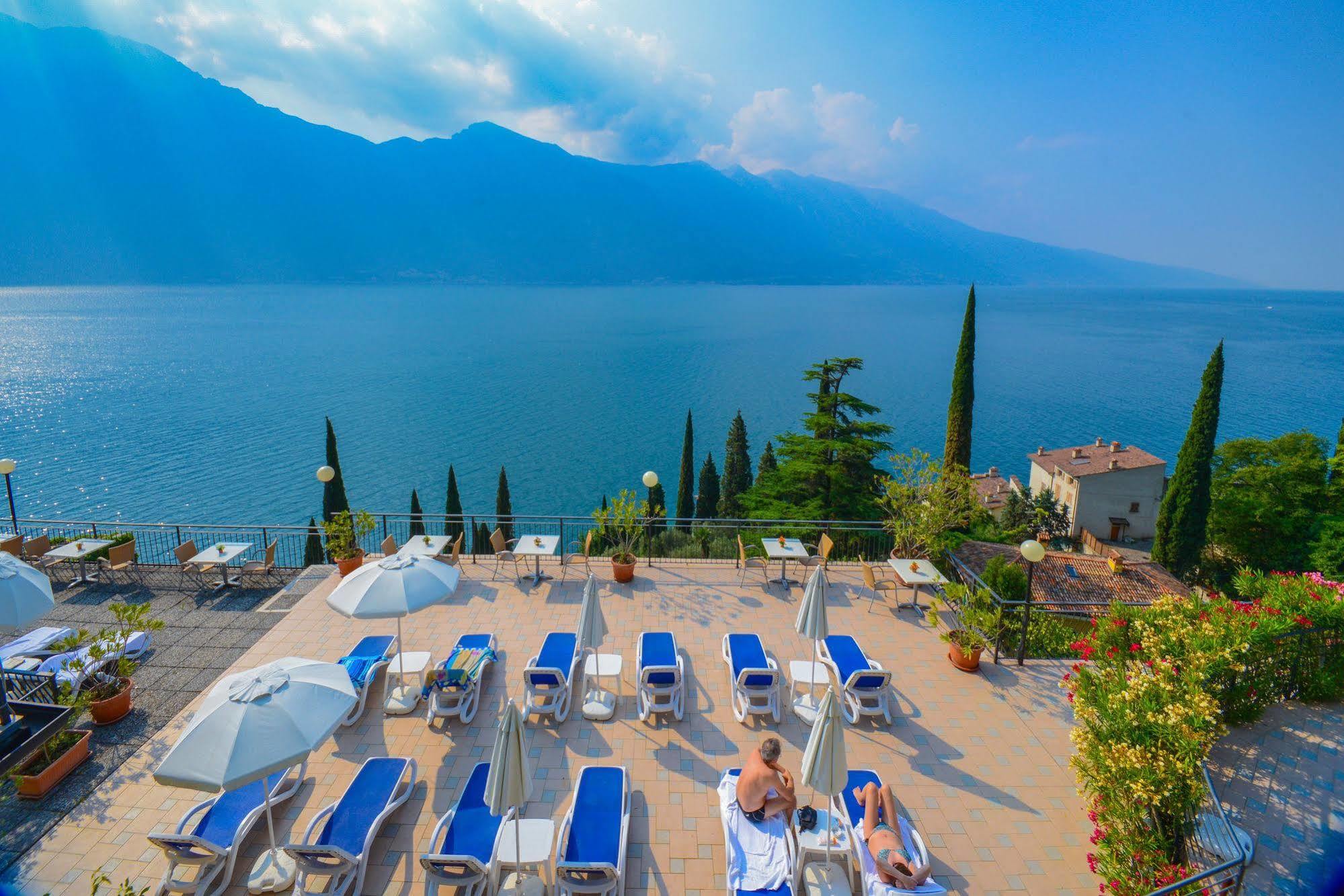 Hotel Villa Dirce Limone sul Garda Esterno foto