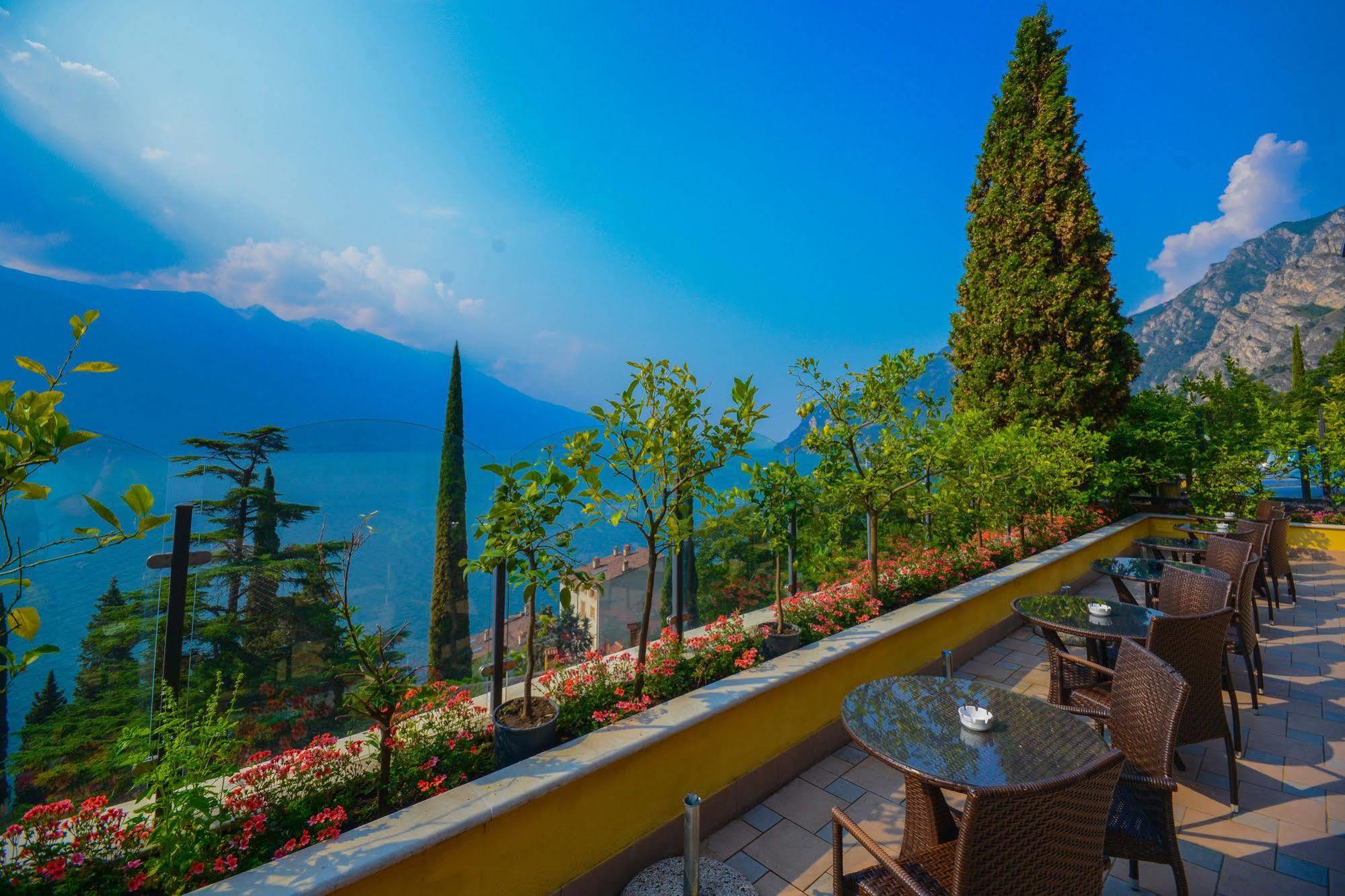 Hotel Villa Dirce Limone sul Garda Esterno foto