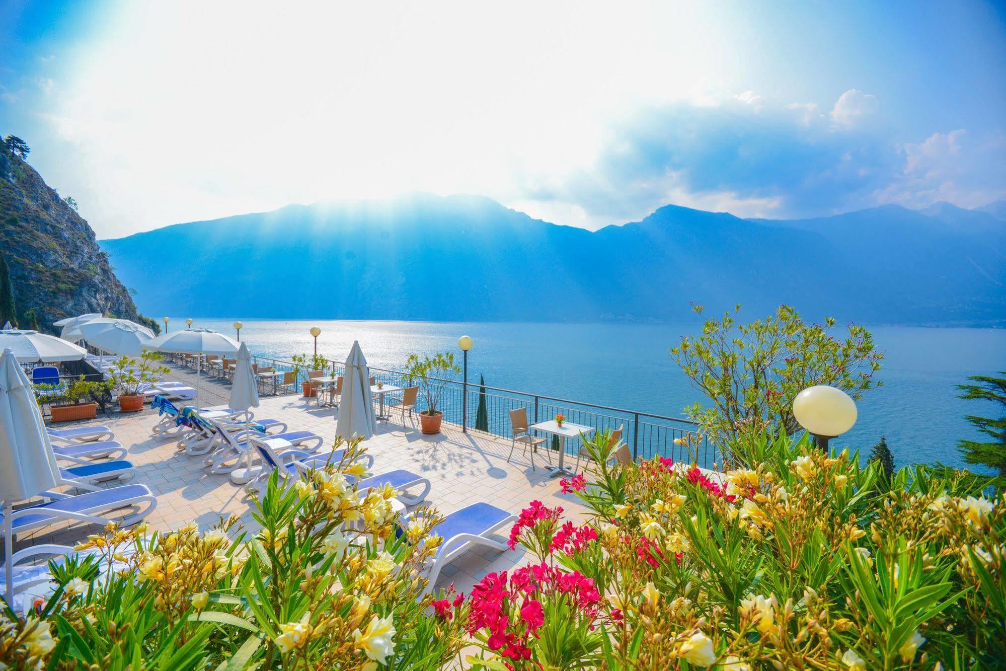 Hotel Villa Dirce Limone sul Garda Esterno foto