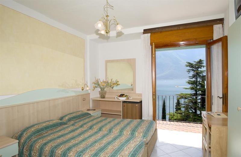 Hotel Villa Dirce Limone sul Garda Esterno foto